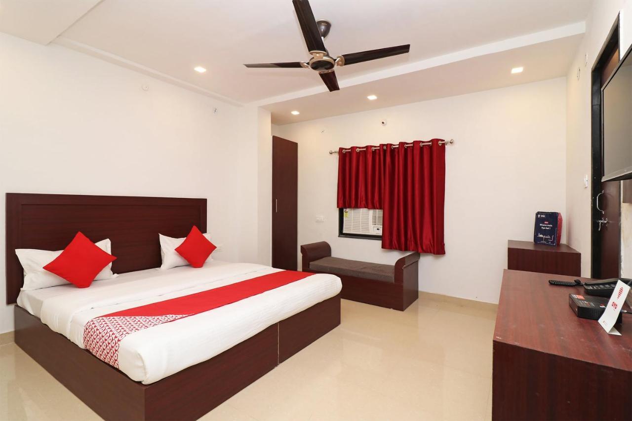 Oyo 1021 Hotel Gayatri Residency Tirath Exterior photo